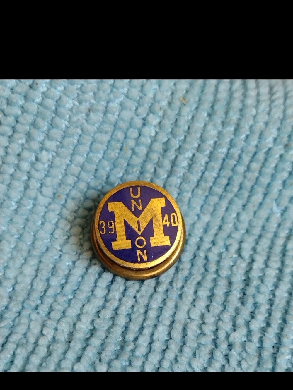 1939-40 UNIVERSITY OF MICHIGAN UNION SCREW BACK PIN WOLVERINES NCAA - VINTAGE UM